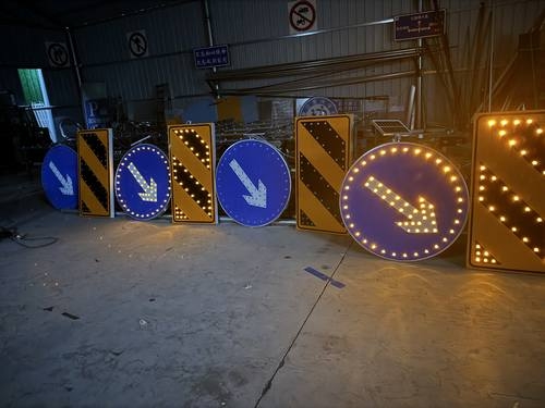 周口周口河南太阳能交通标牌 河南自发光交通路标牌厂家